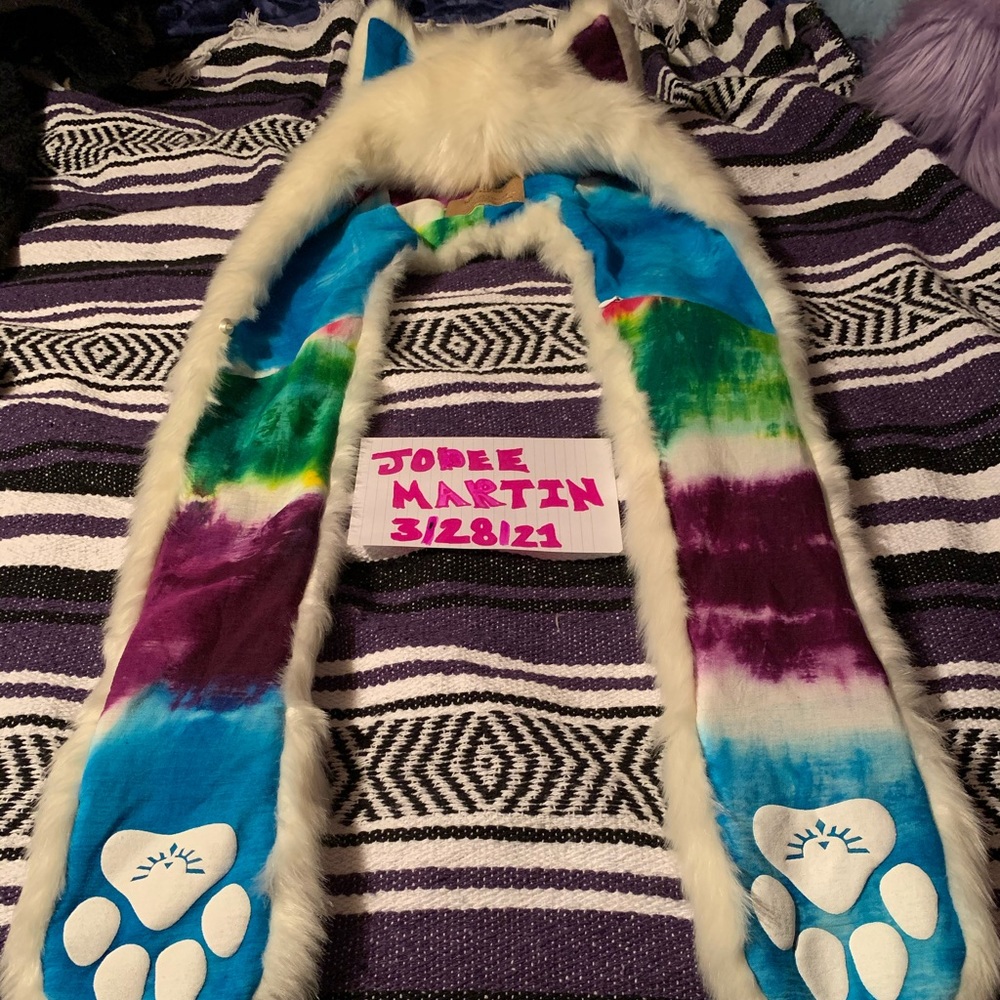 LE Spirithood Artic colorblast wolf